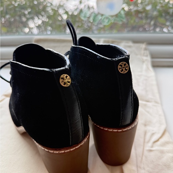 Tory Burch Hilary 75mm Bootie Black Suede Size 7.5 Worn Twice w/ Box - Picture 5 of 9